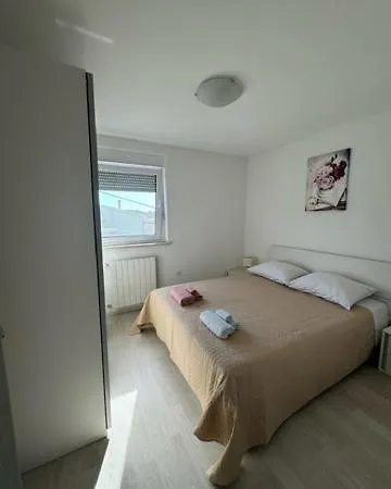 Elli - Parking, Garden, Bbq Apartamento