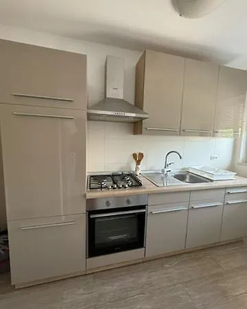 Elli - Parking, Garden, Bbq Apartamento Pula