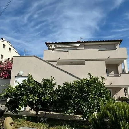 Apartment Elli - Parking, Garden, Bbq *