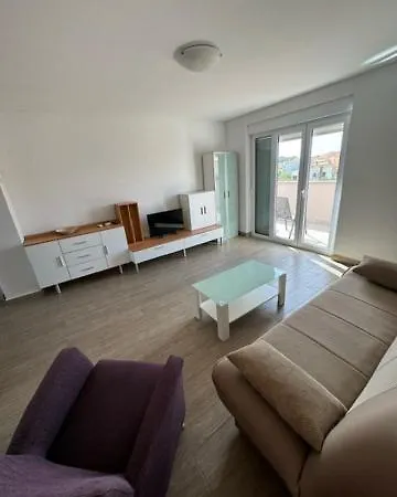 Elli - Parking, Garden, Bbq Apartment Pula
