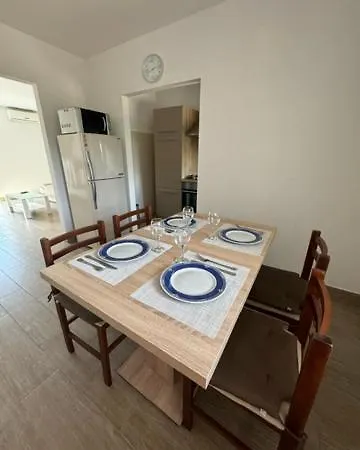 Elli - Parking, Garden, Bbq Apartment Pula