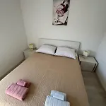 Elli - Parking, Garden, Bbq Appartement Pula
